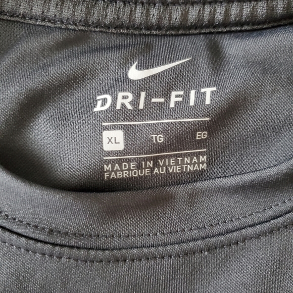 Nike dri-fit workout tee - Picture 3 of 3